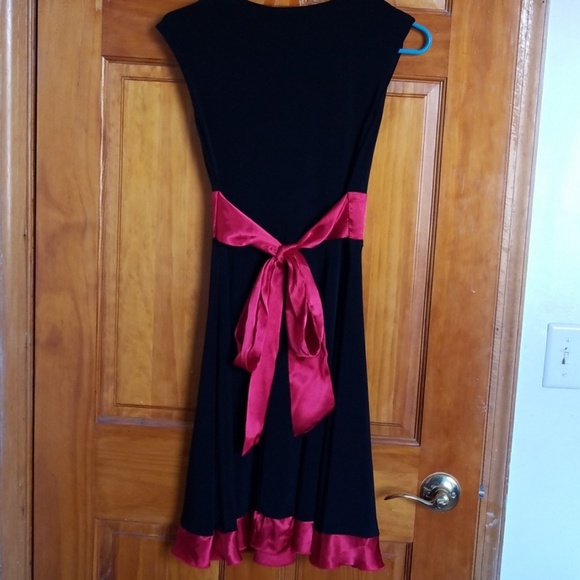 Black vneck dress with red sash - Picture 2 of 2